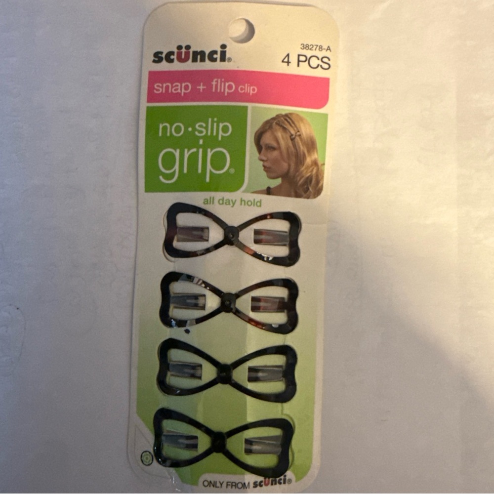 Scunci Black Snap + Flip Hair Clips